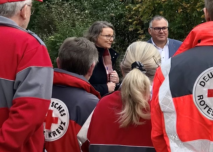 Bürgermeister Frank Steffes empfängt Ministerin Ina Scharrenbach in Leichlingen