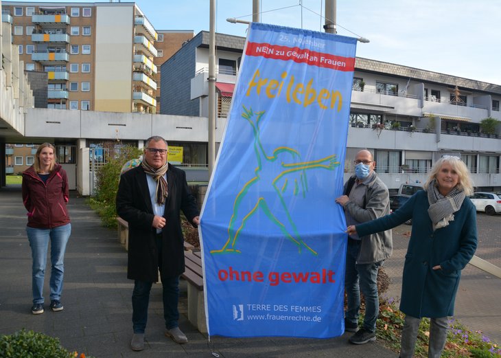 Link: Rathaus hisst Flagge gegen Gewalt an Frauen am internationalen Gedenk- und Aktionstag