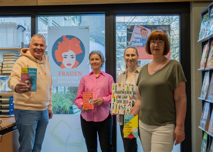 Ausstellung "Frauen im geteilten Deutschland" in der Stadtbücherei